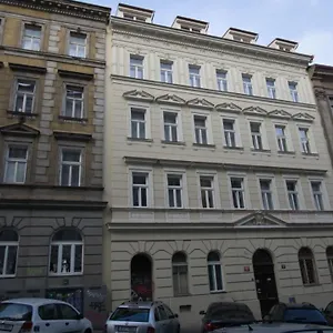 Continents Nearby Main Train And Bus Station Apartment Prag
